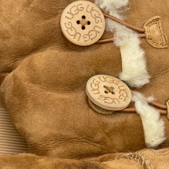 UGG BAILEY BUTTON TRIPLET 1873 boots size 6 original box - Picture 10 of 11